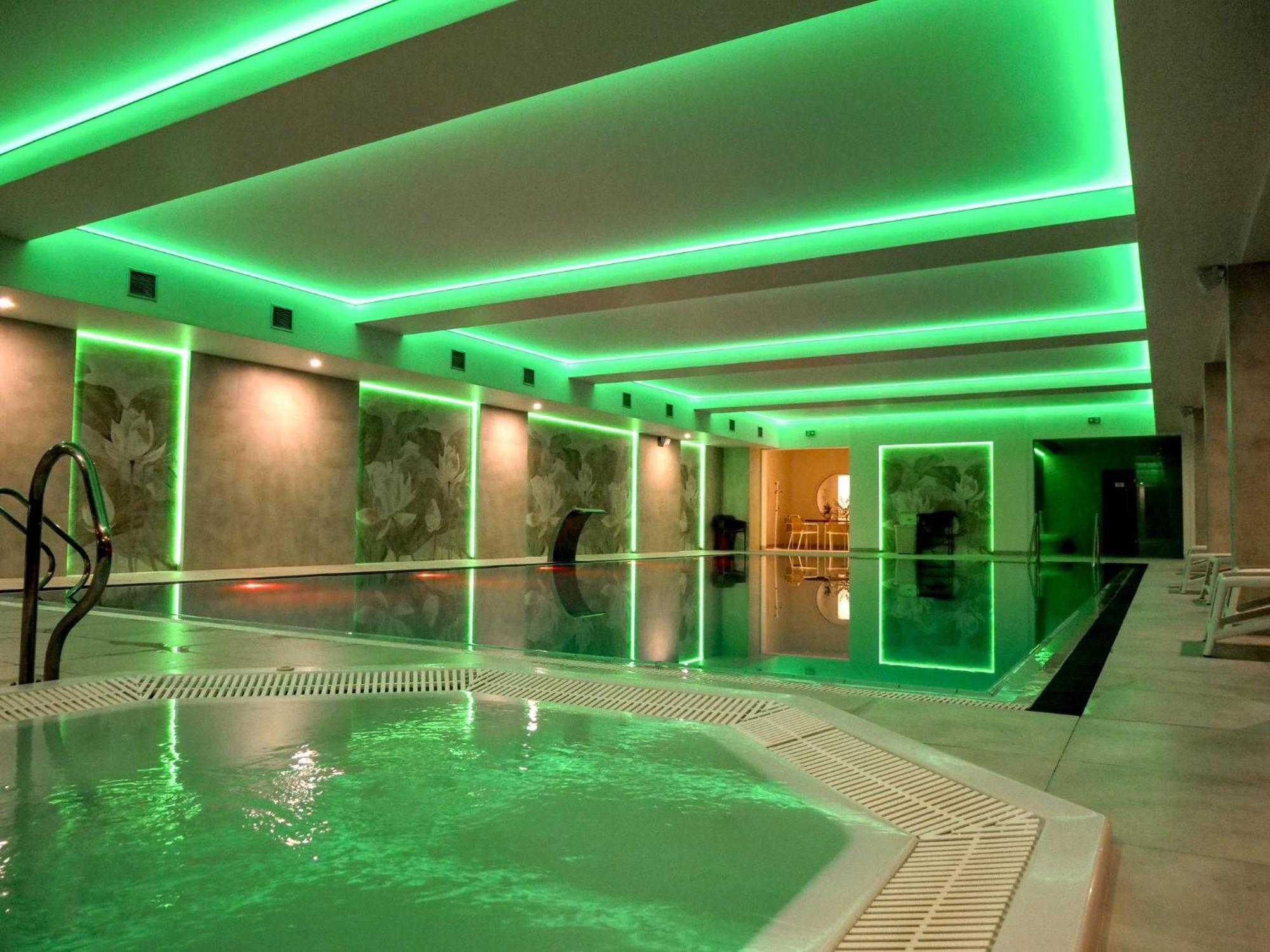 Krol Plaza Spa & Wellness Hotell Jarosławiec Exteriör bild